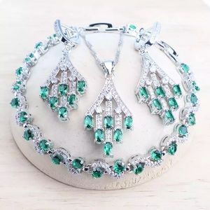 .925 Sterling Silver Emerald Green Stone set ✨Necklace⚡️Earrings 👊🏻Bracelet